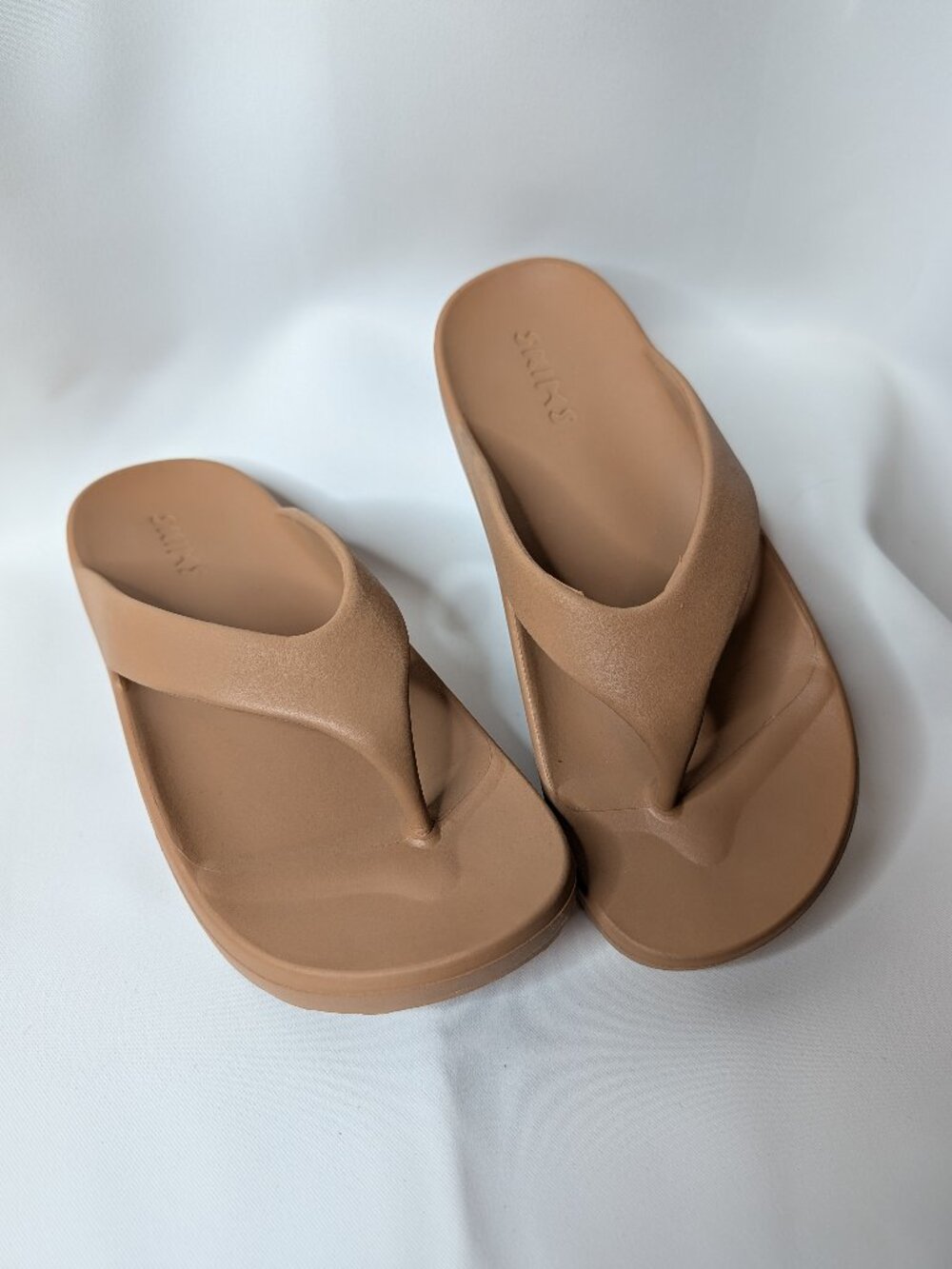SKIMS Molded Platform Sandal Thong Slide - Almond Tan - size 39 (8.5)